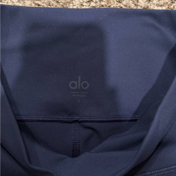 Women’s ALO Yoga Leggings - Picture 3 of 4